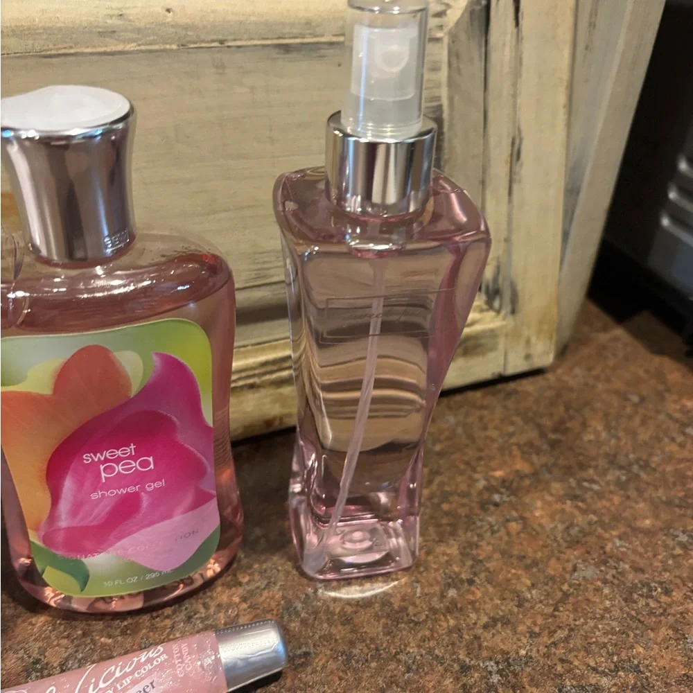Bath & Body Works Sweet Pea Body set